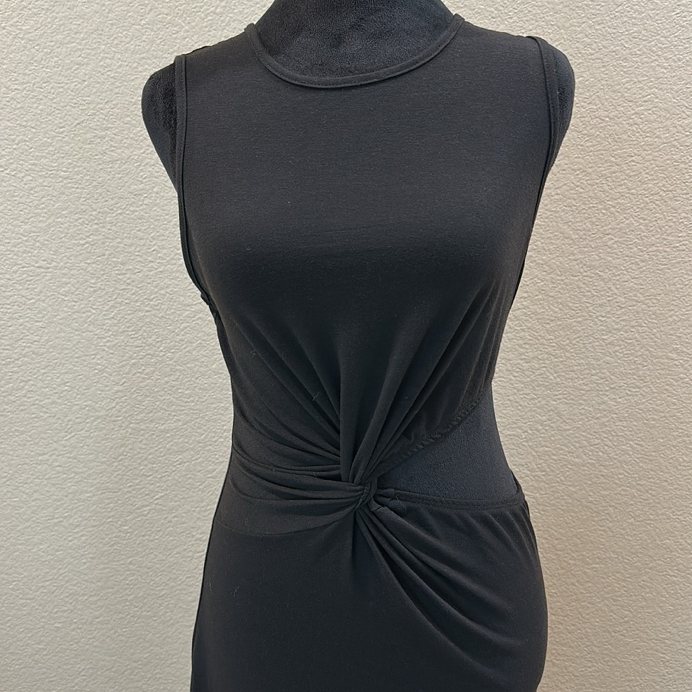 Elegant Black Sleeveless Dress with stomach cut out - Picture 5 of 6
